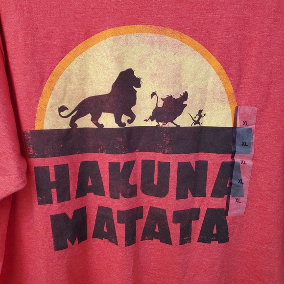NWT Disney Good Vibes Hakuna MatataThe Lion King Red Heather graphic Tee Size XL - Picture 4 of 6